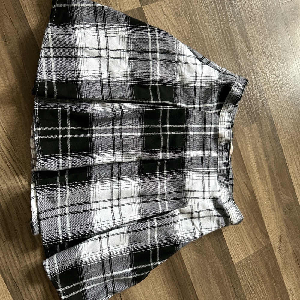 SO brand black and white pleated mini skirt.